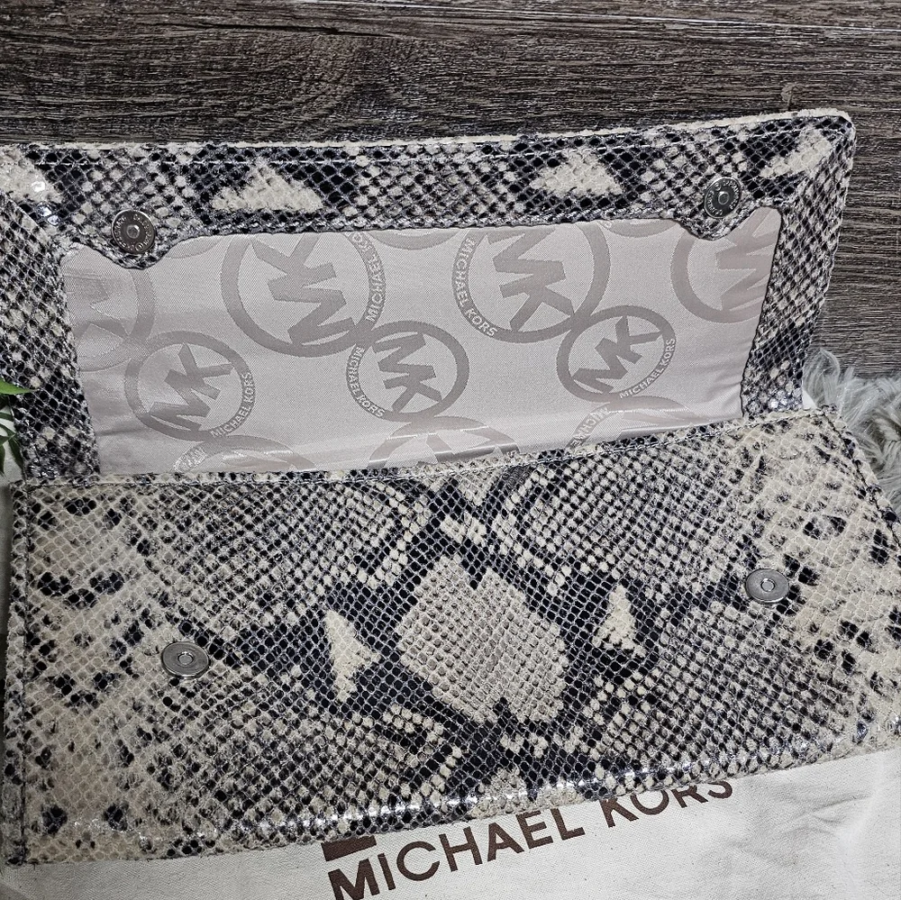Michael Kors Clutch - Picture 4 of 8